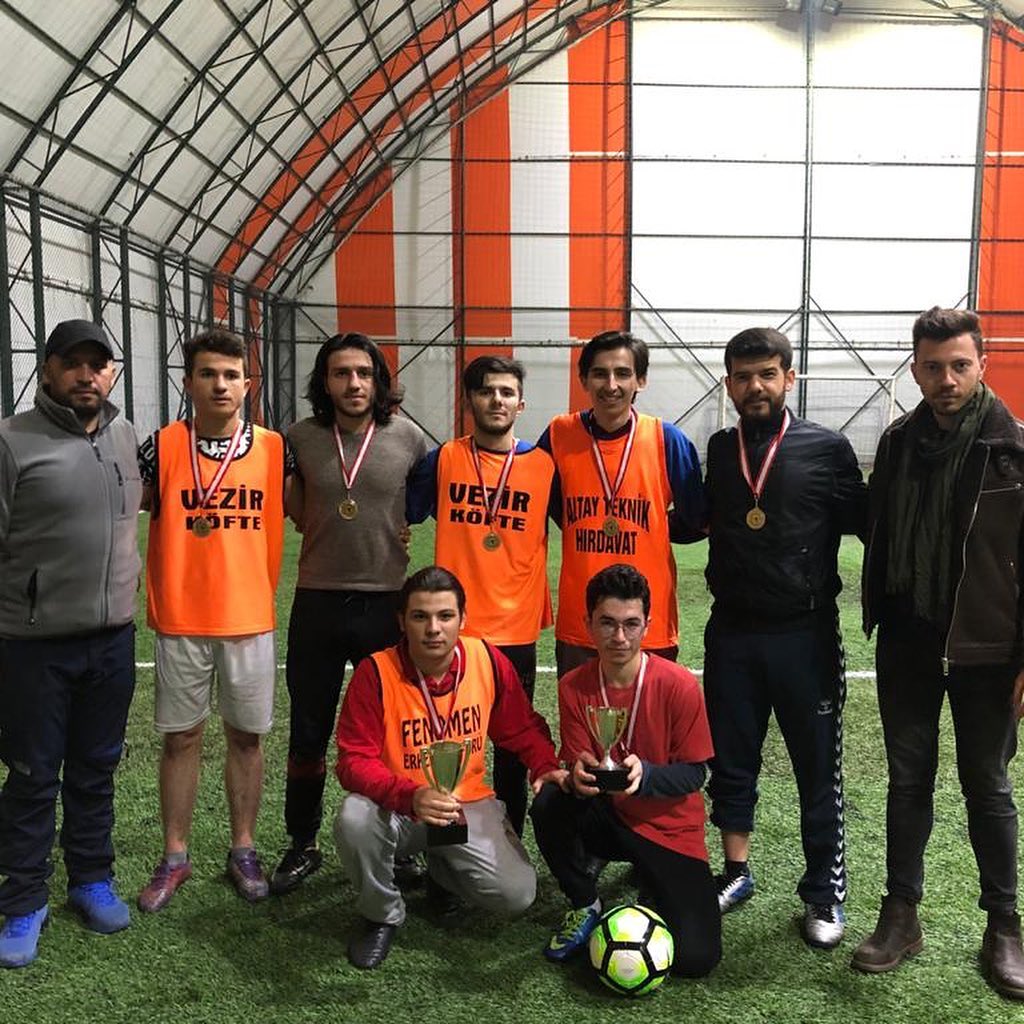 hizmet FUTBOL ALANI